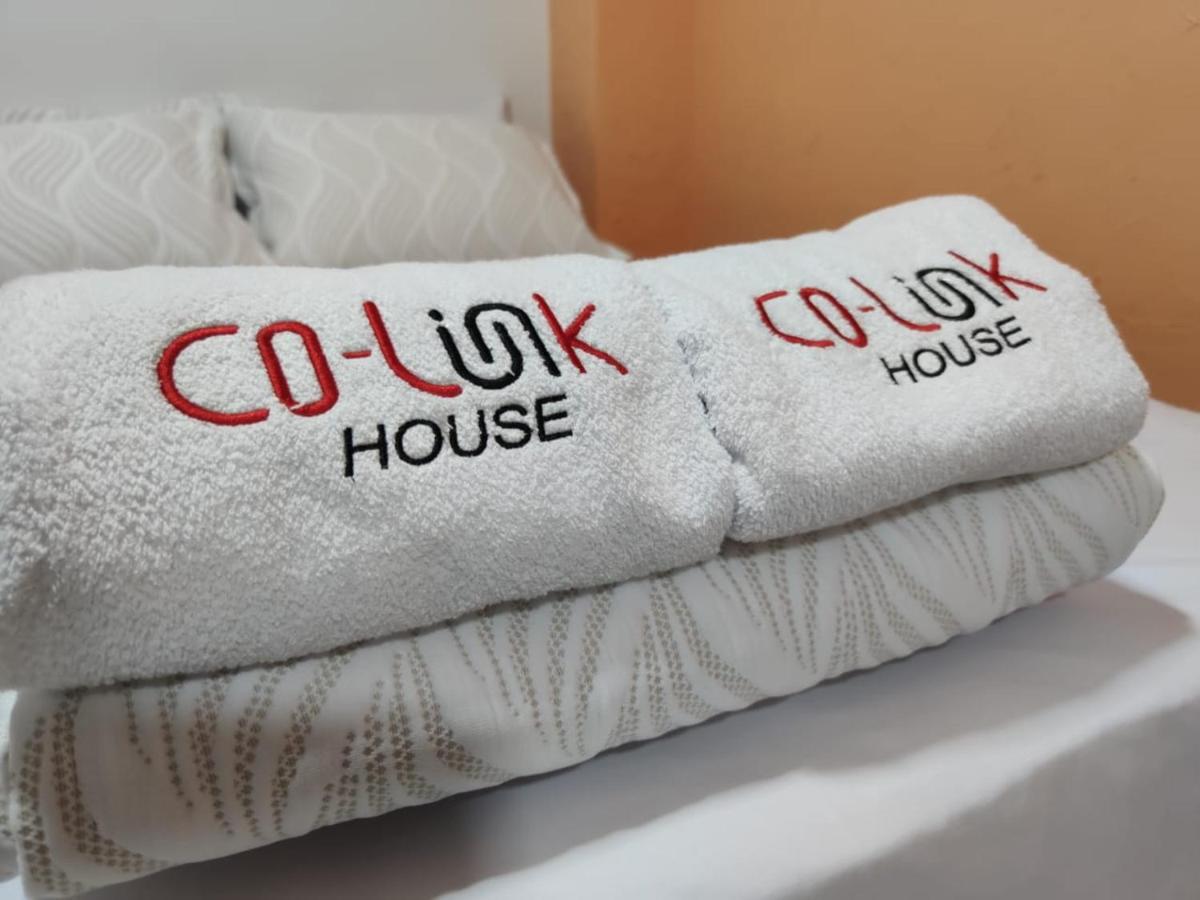 מדיין Colinkhouse Hotel מראה חיצוני תמונה