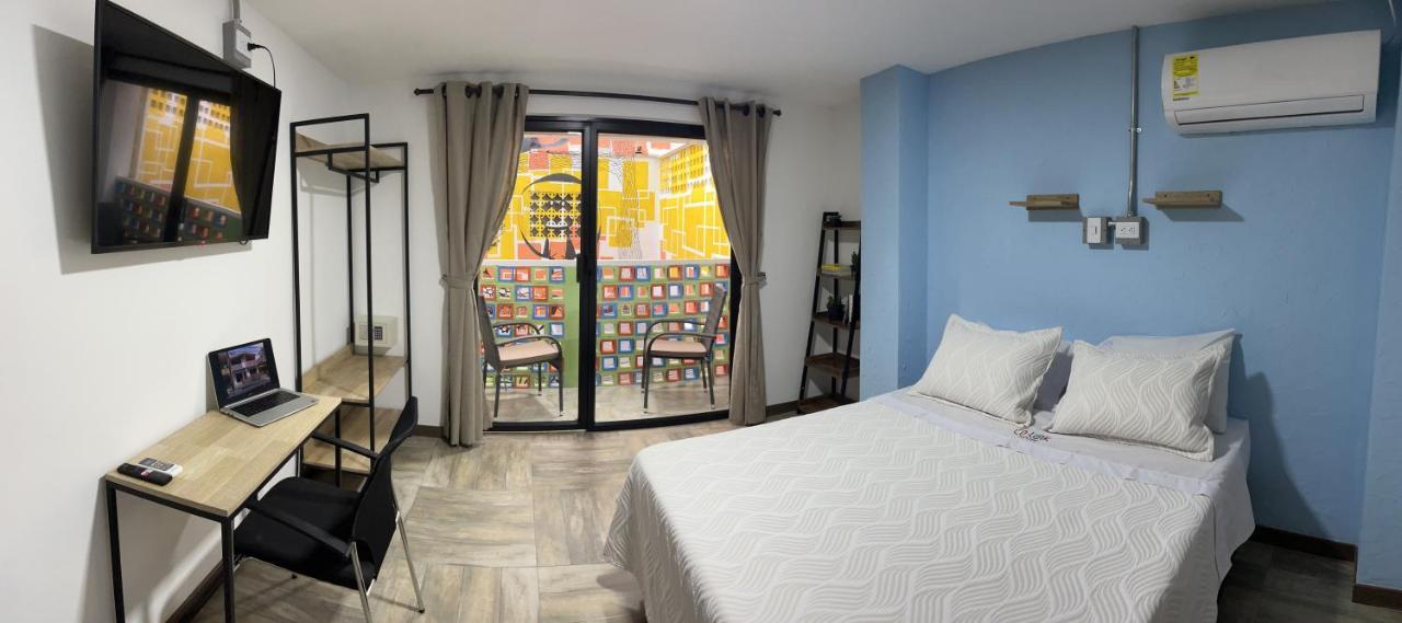 מדיין Colinkhouse Hotel מראה חיצוני תמונה