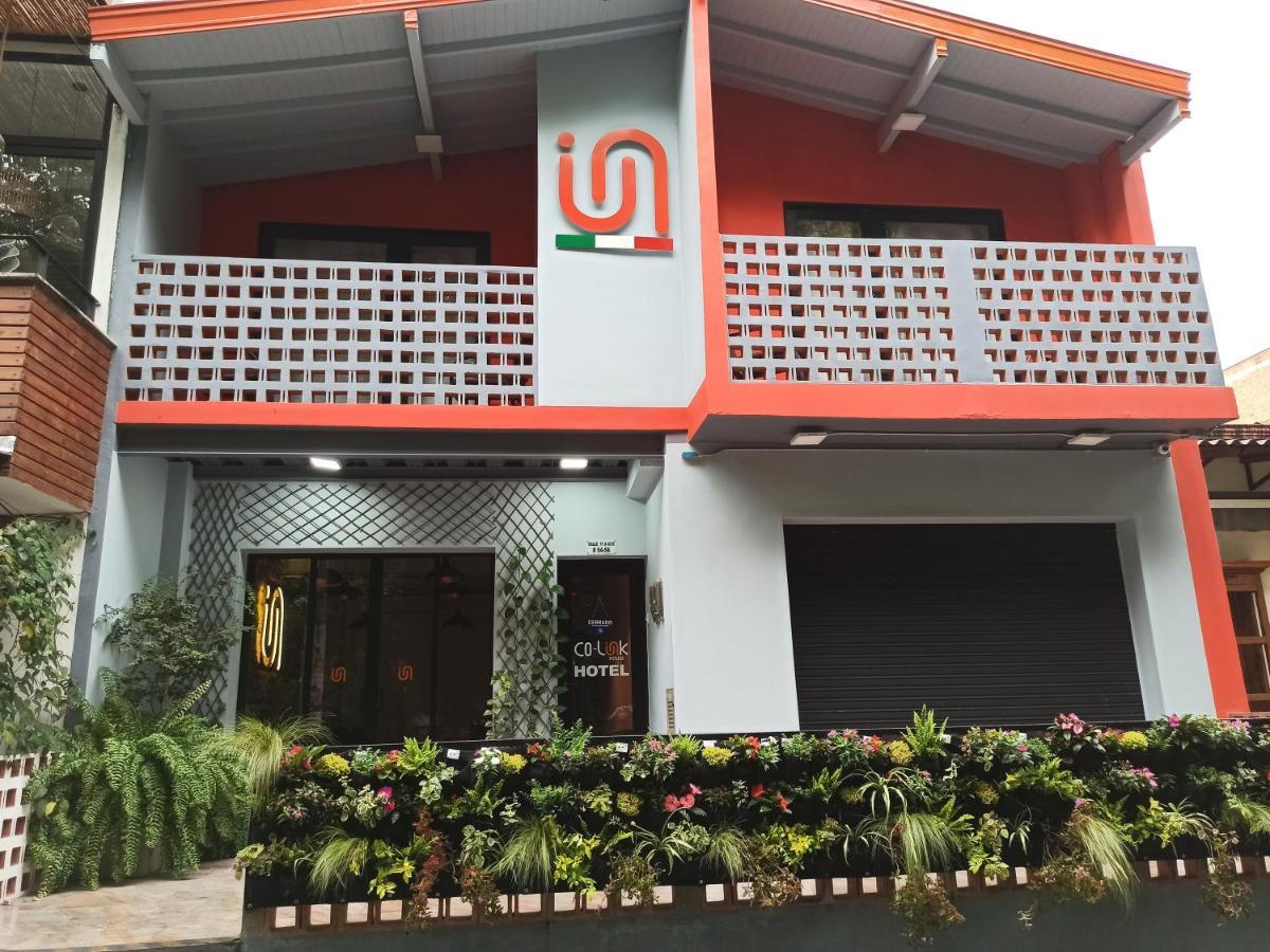 מדיין Colinkhouse Hotel מראה חיצוני תמונה