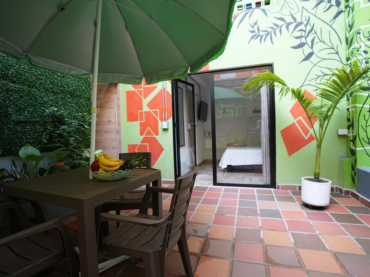 מדיין Colinkhouse Hotel מראה חיצוני תמונה