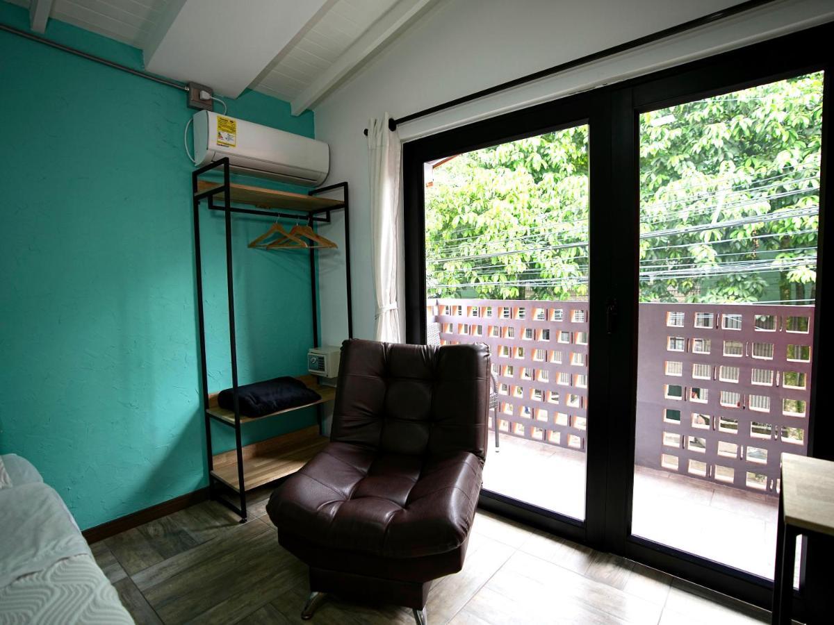 מדיין Colinkhouse Hotel מראה חיצוני תמונה