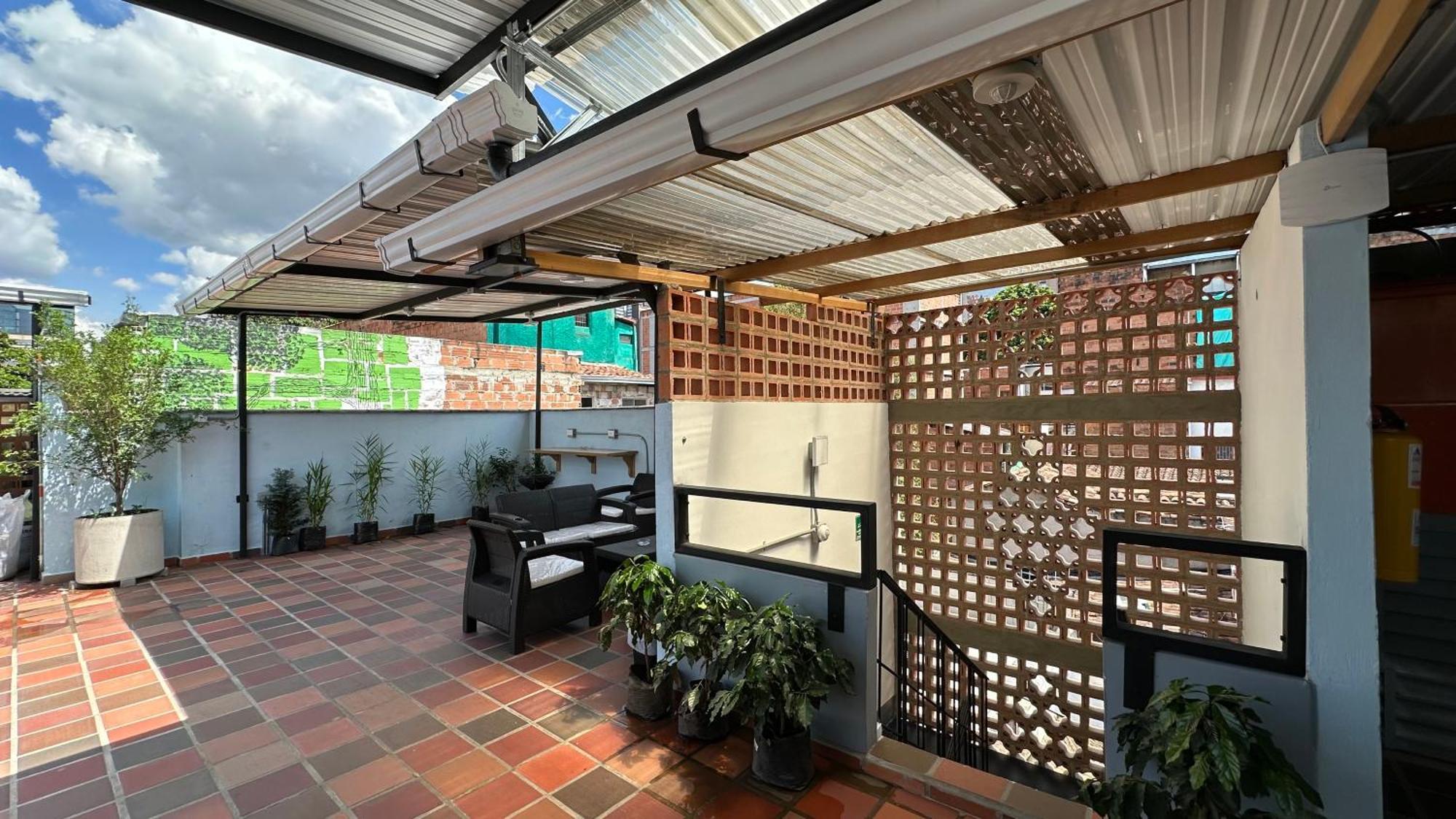 מדיין Colinkhouse Hotel מראה חיצוני תמונה