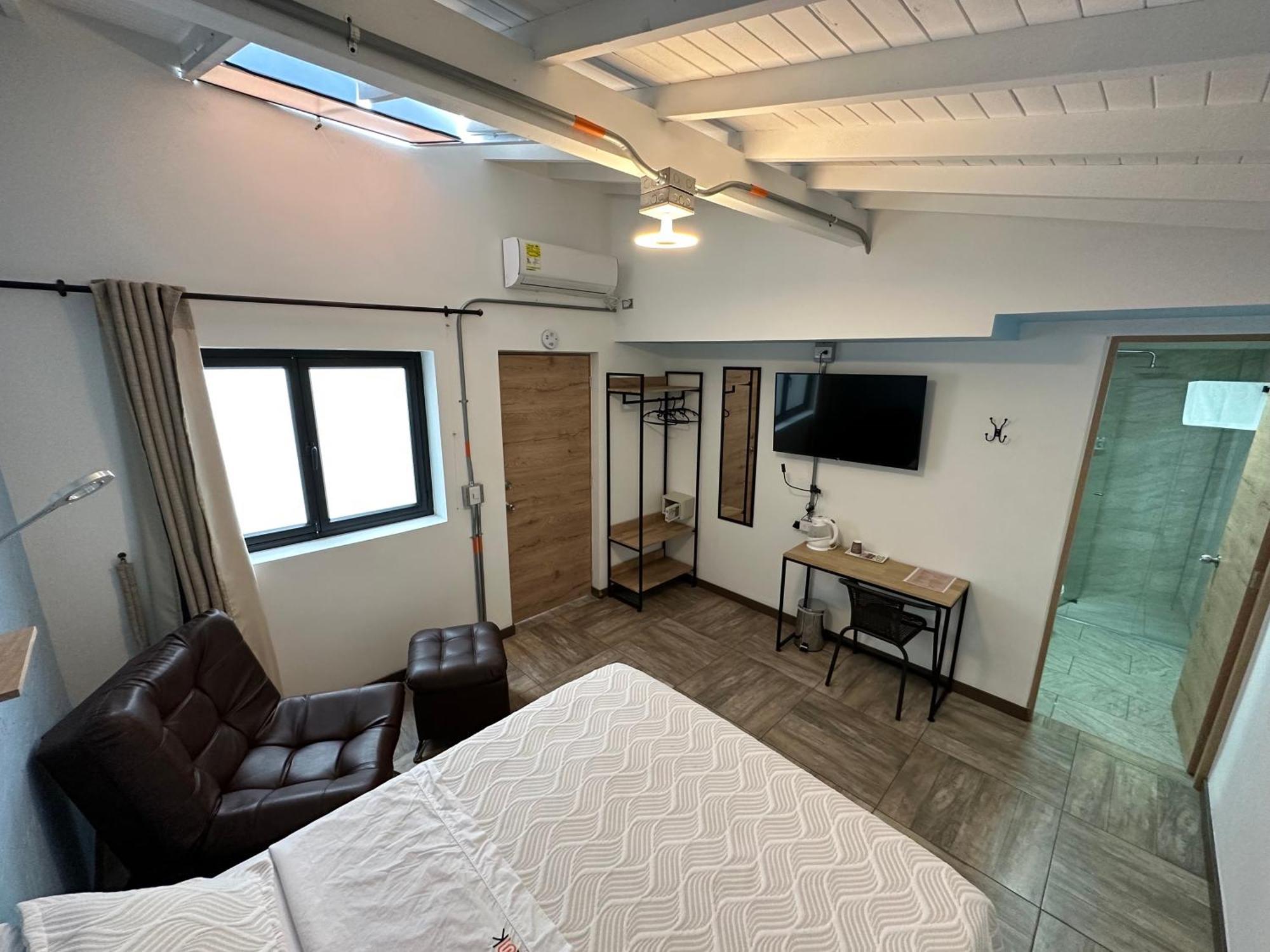 מדיין Colinkhouse Hotel מראה חיצוני תמונה