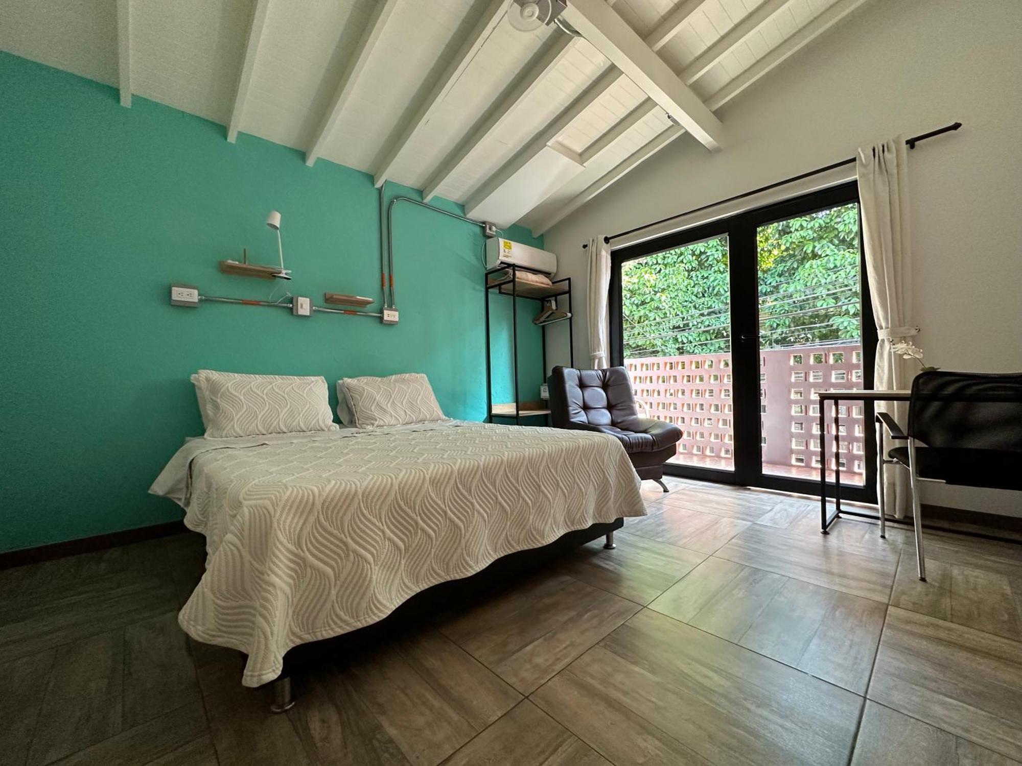 מדיין Colinkhouse Hotel מראה חיצוני תמונה