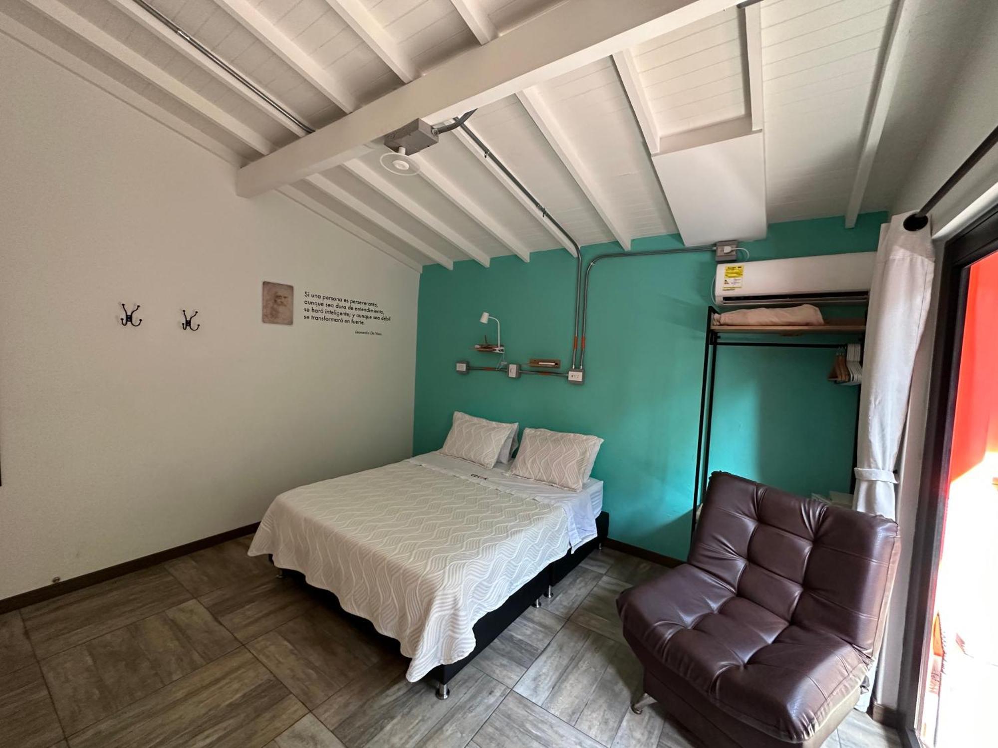 מדיין Colinkhouse Hotel מראה חיצוני תמונה