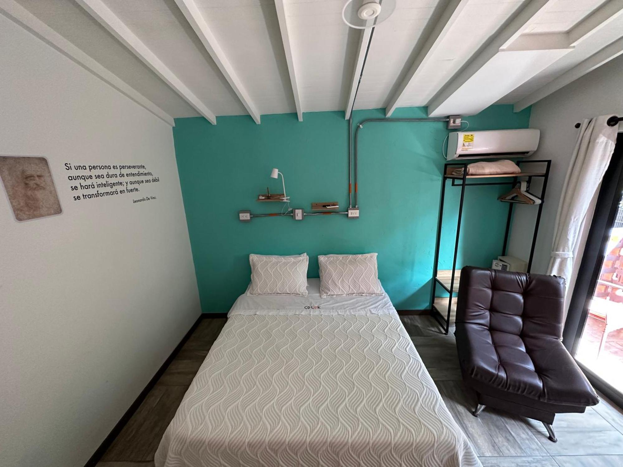 מדיין Colinkhouse Hotel מראה חיצוני תמונה