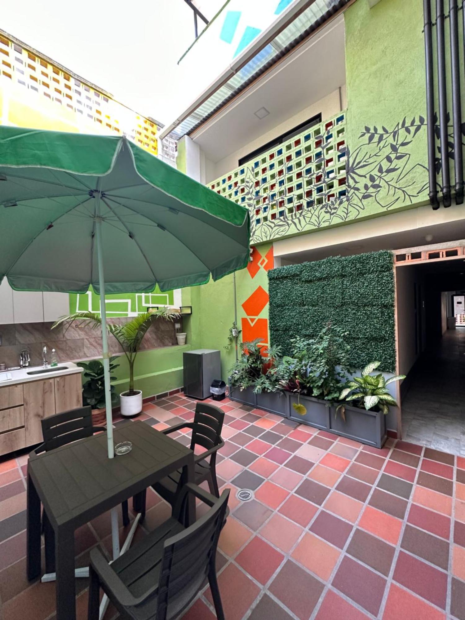 מדיין Colinkhouse Hotel מראה חיצוני תמונה