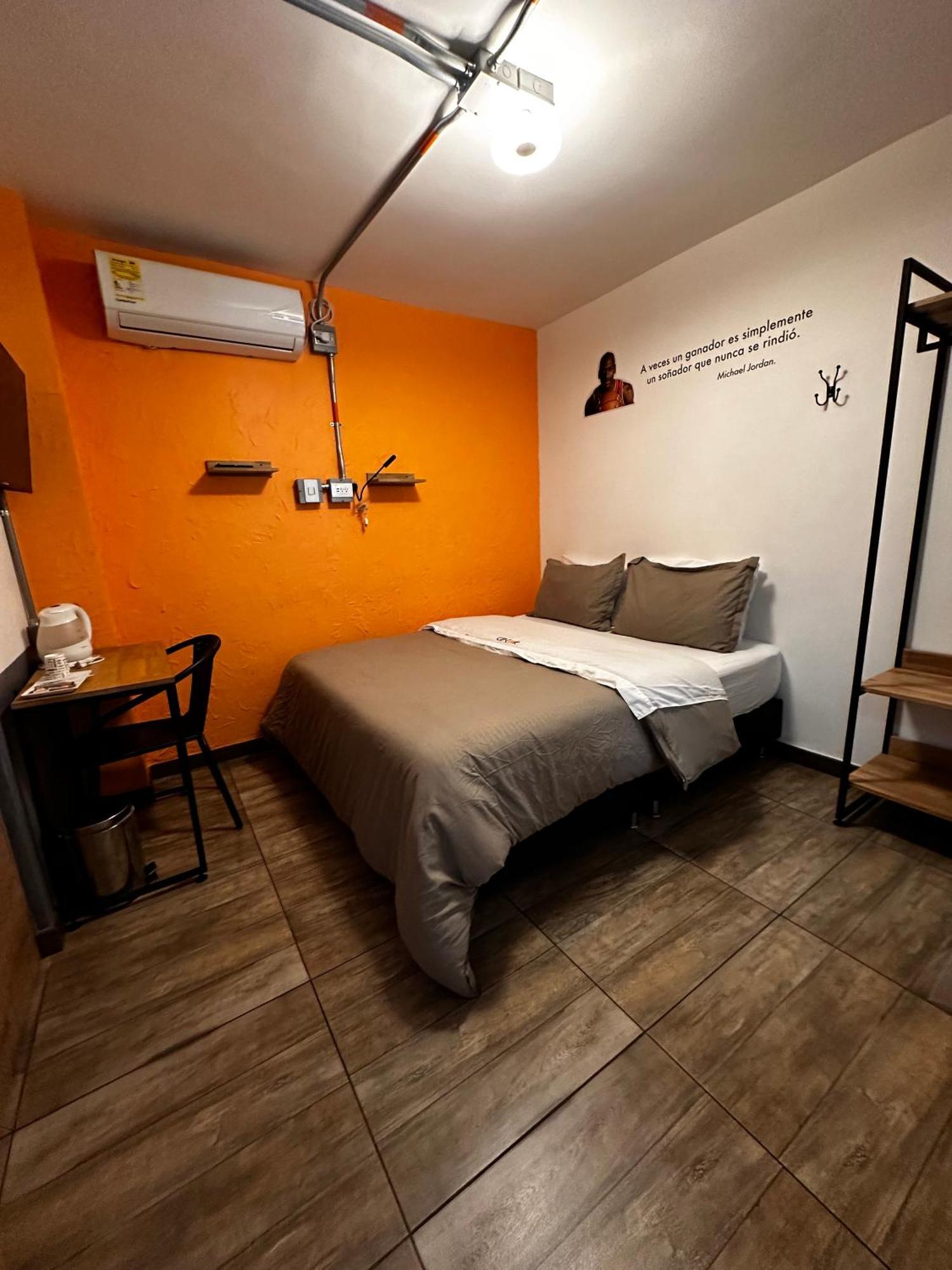 מדיין Colinkhouse Hotel מראה חיצוני תמונה