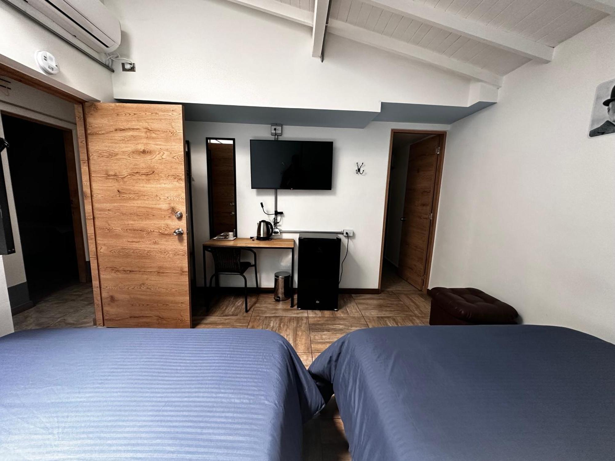מדיין Colinkhouse Hotel מראה חיצוני תמונה