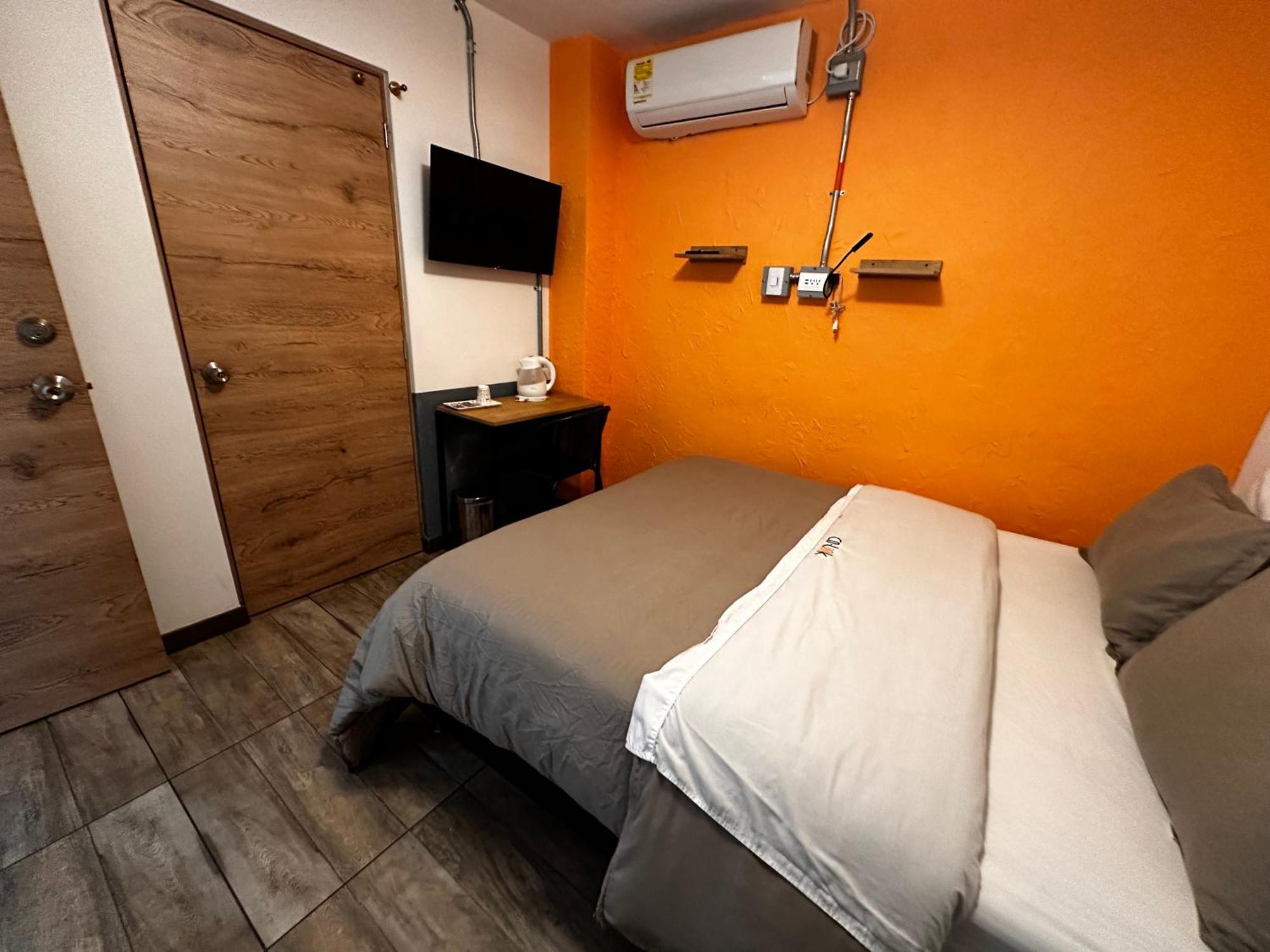מדיין Colinkhouse Hotel מראה חיצוני תמונה