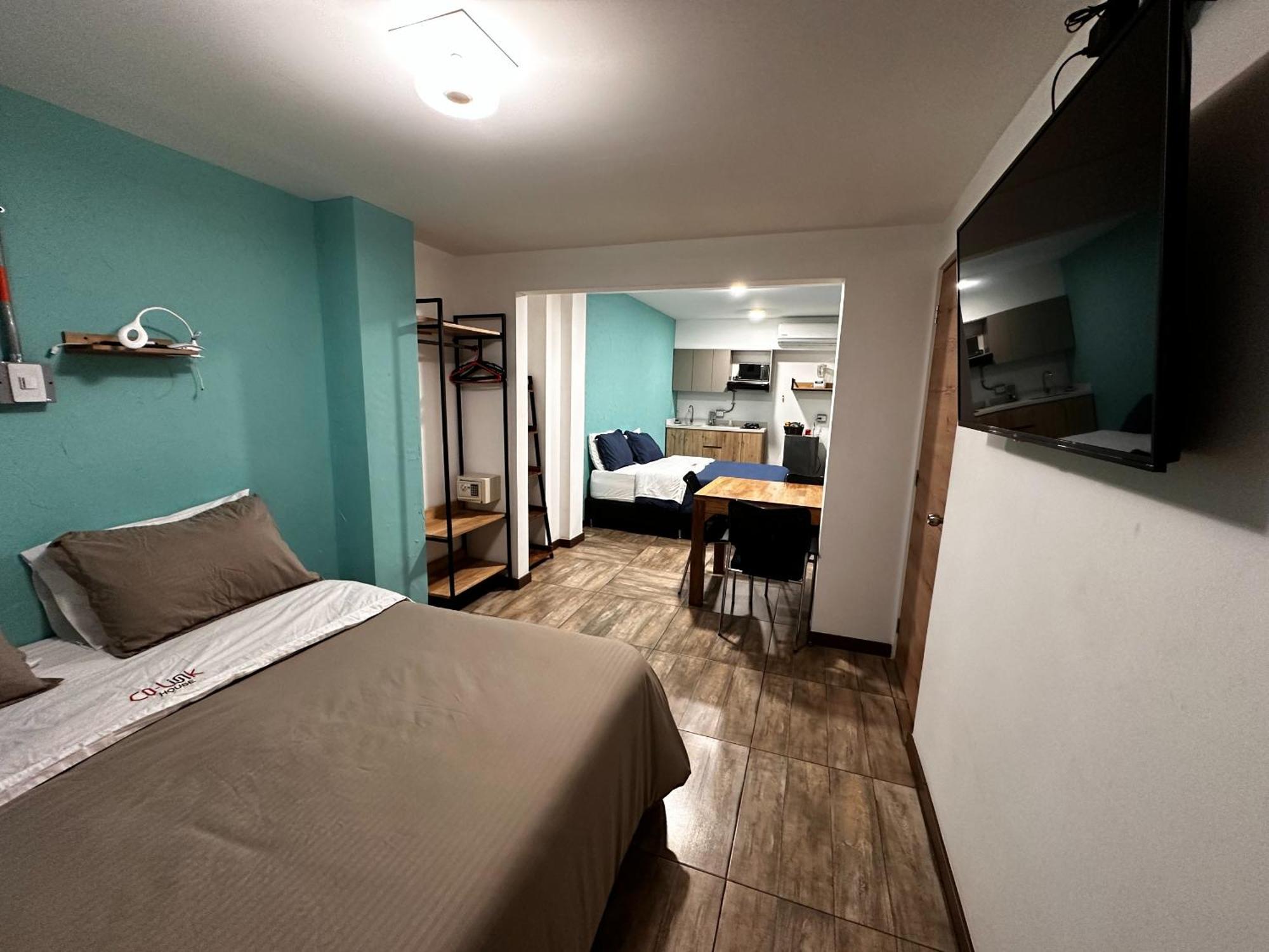 מדיין Colinkhouse Hotel מראה חיצוני תמונה