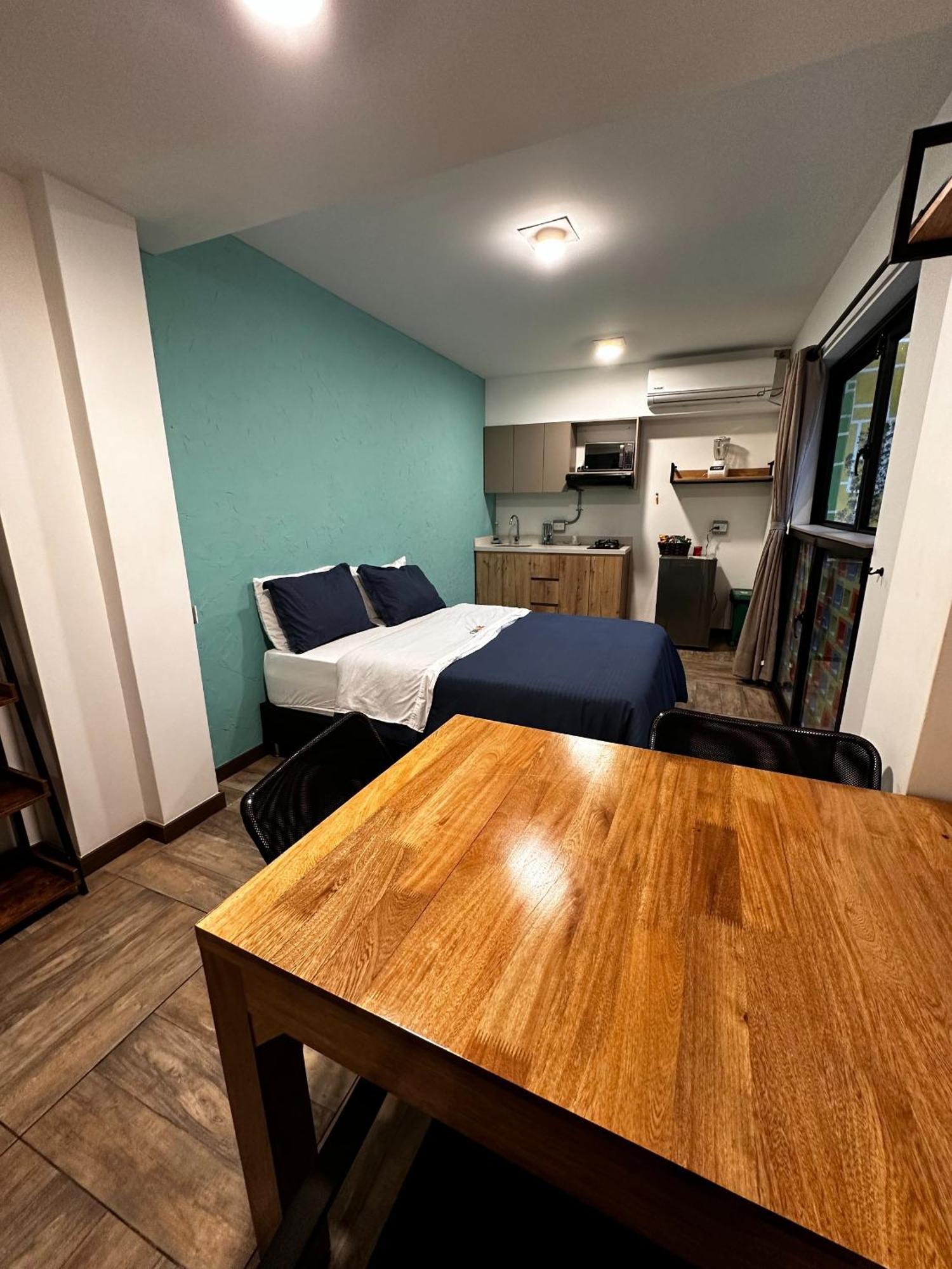 מדיין Colinkhouse Hotel מראה חיצוני תמונה