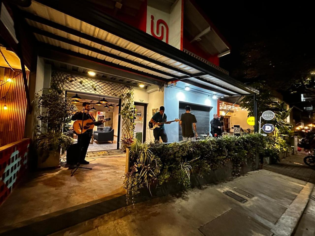 מדיין Colinkhouse Hotel מראה חיצוני תמונה