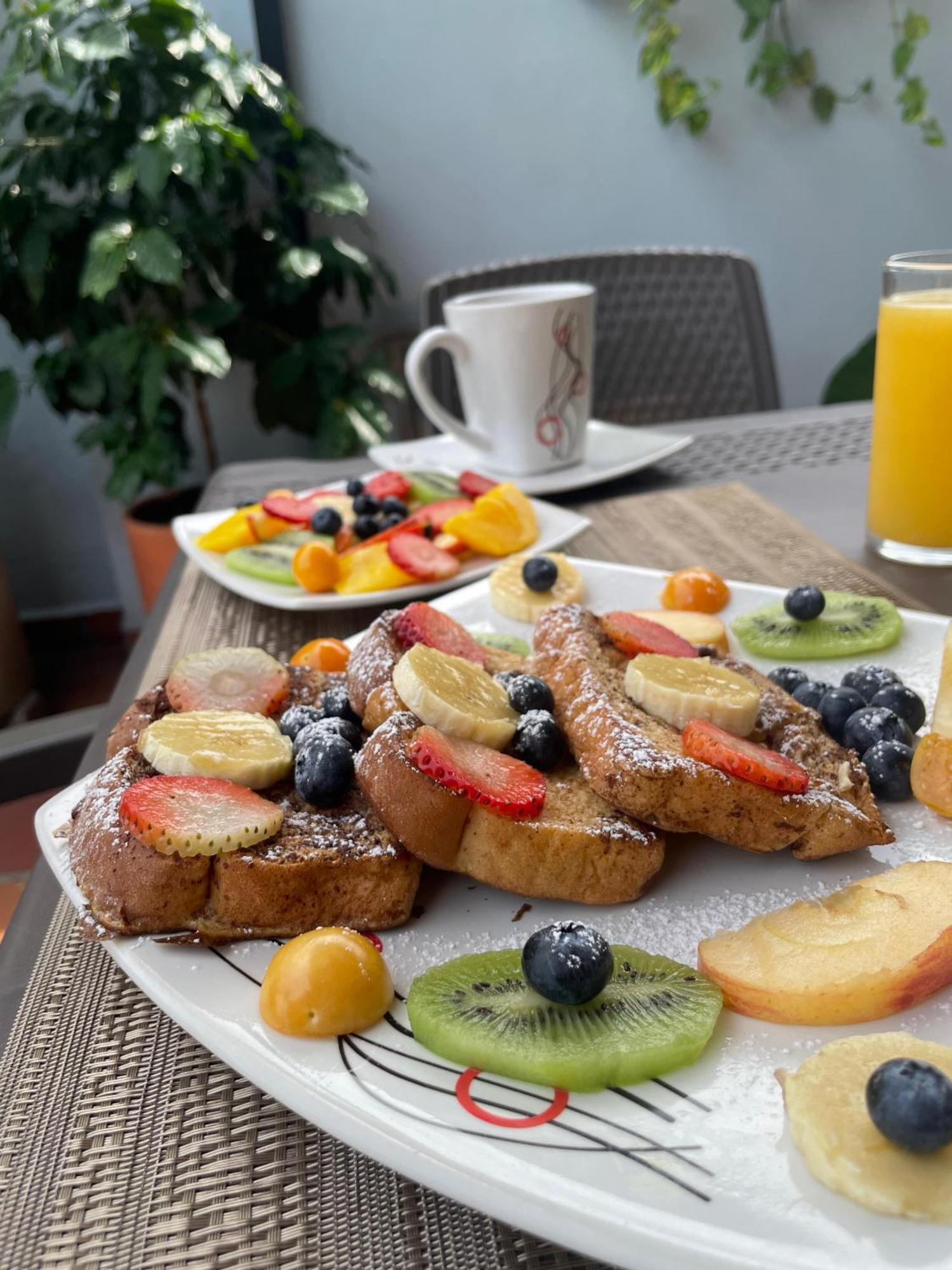 מדיין Colinkhouse Hotel מראה חיצוני תמונה